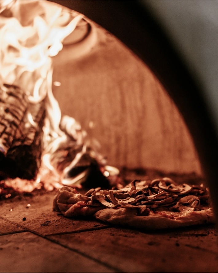 Pizza nel forno a legna di Fuori di Zucca
